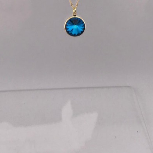 Clear Swarovski Crystal
Rivoli & Blue Aurora Borealis pendants with 925 chain - Picture 15 of 16